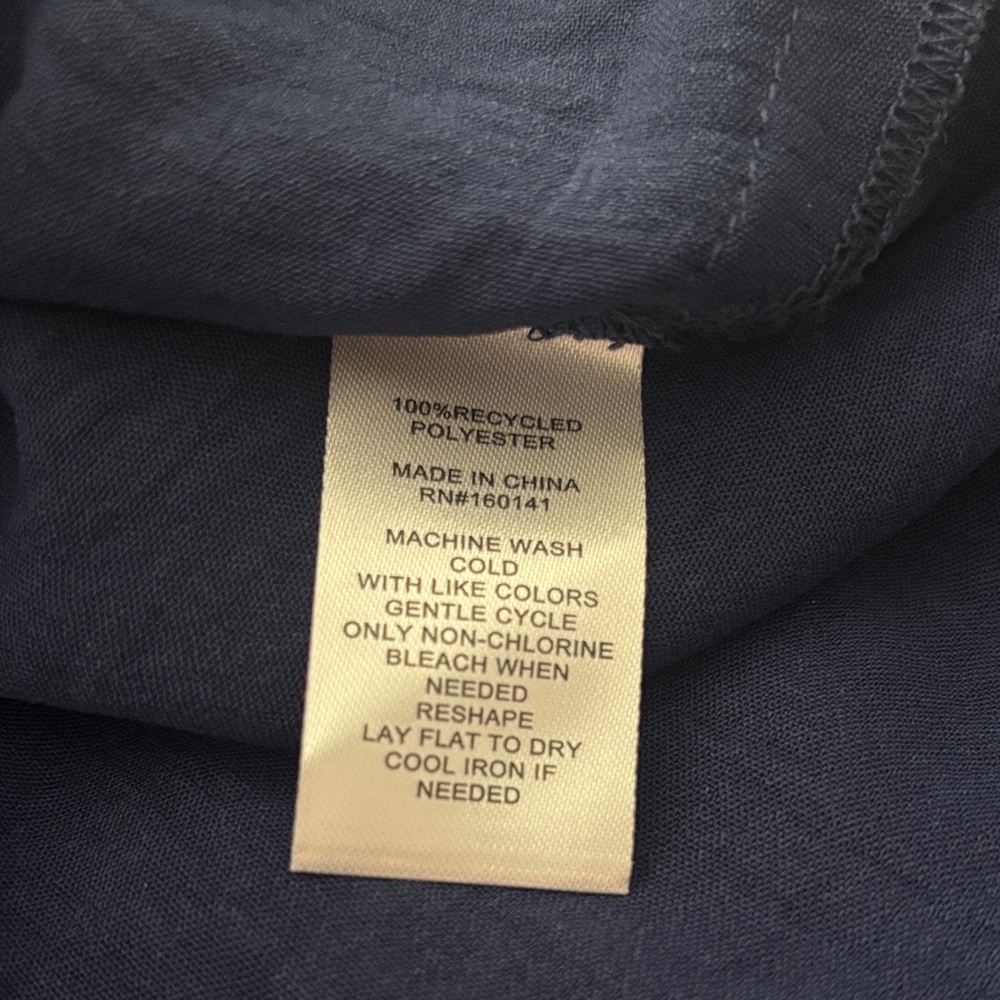 NWT 89th & Madison V-Neck Navy Button-Down Blouse - Large - Picture 7 of 7